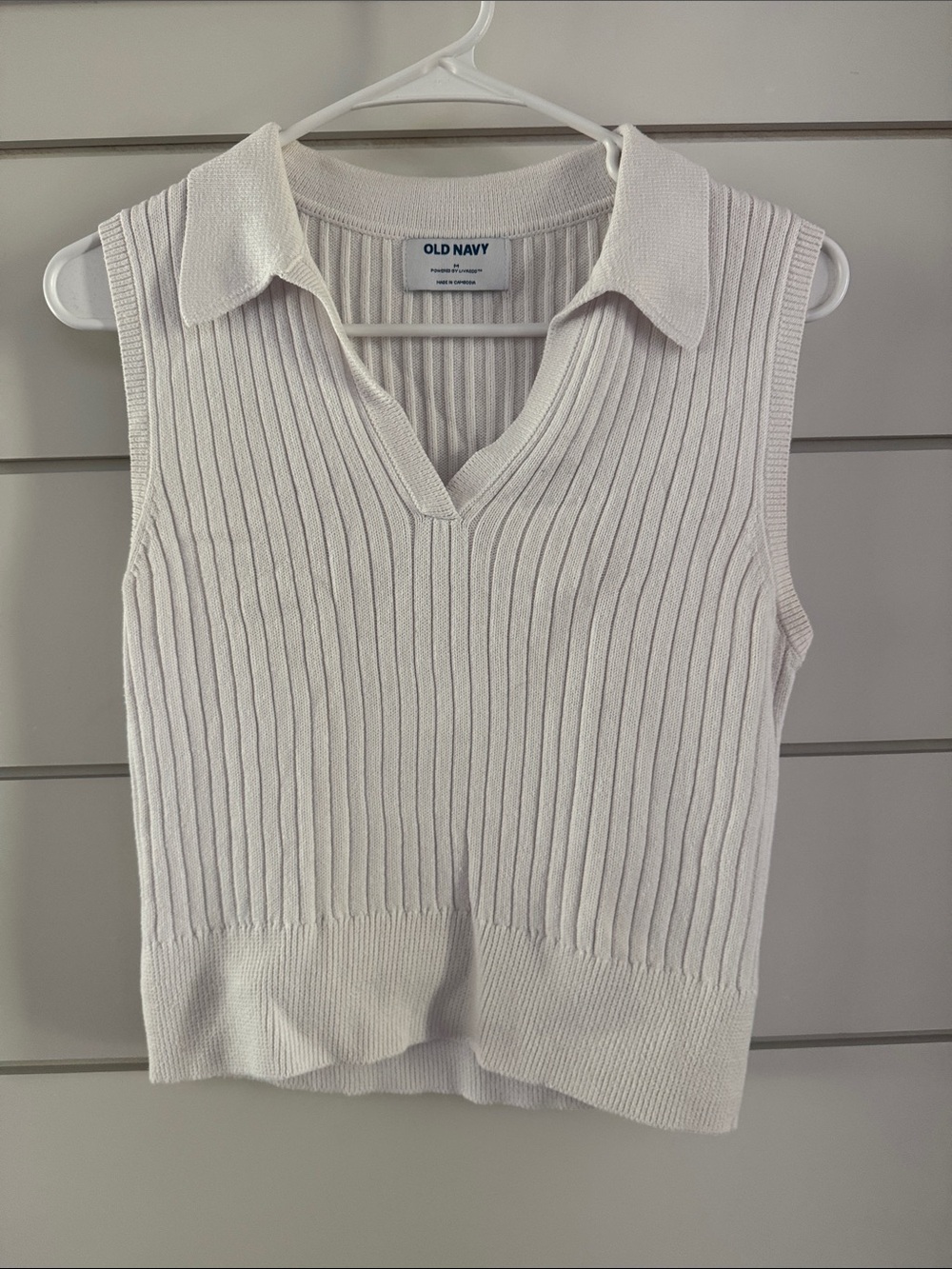 Old Navy White Ribbed Collared Sleeveless Sweater Vest